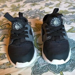 Nike Huraches Kids Sneakers Tennis Shoes Size 5C